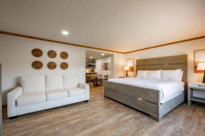 Cove Creek Lodge 104 Poolside Executive King Suite